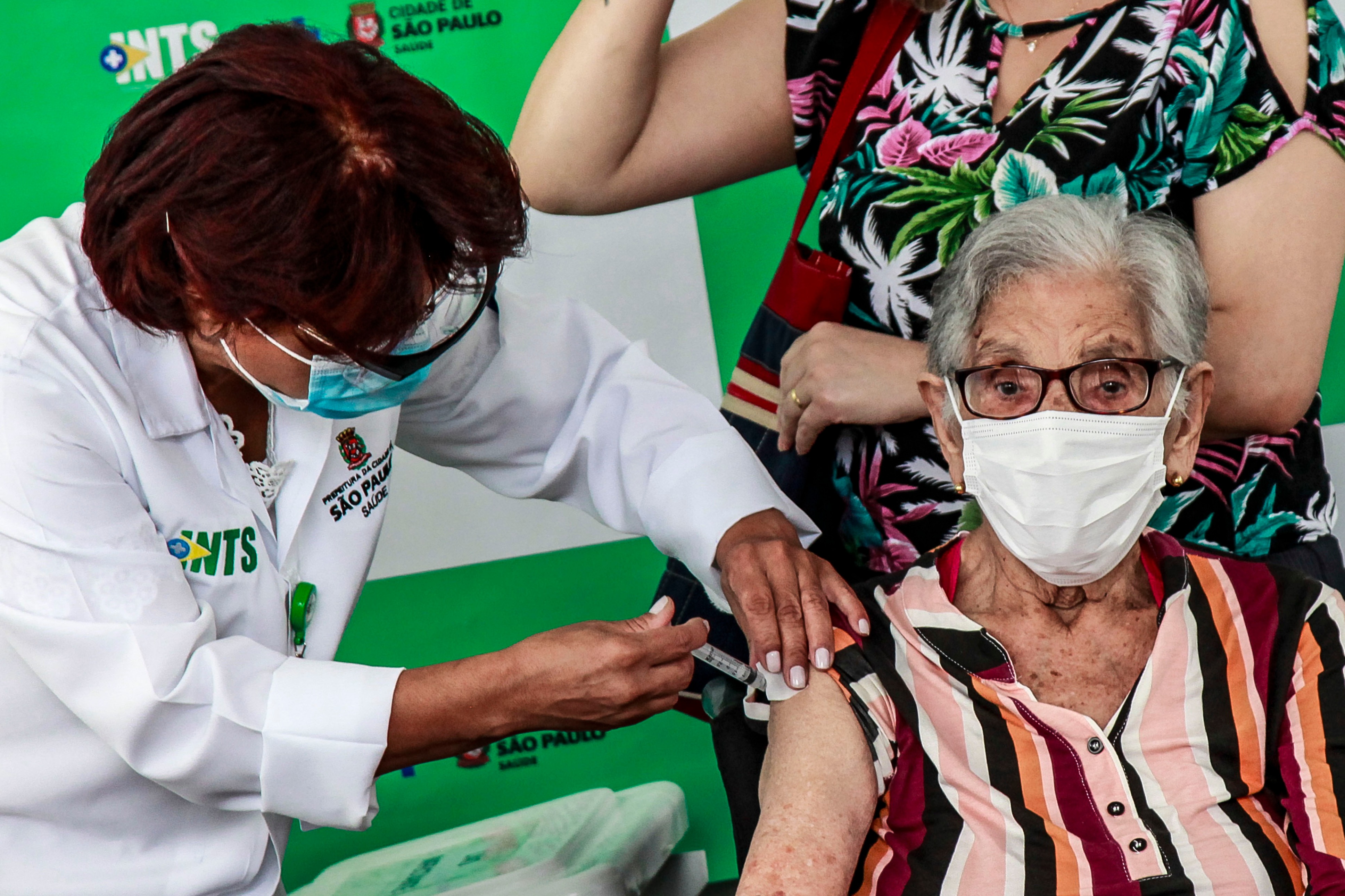 1174550-Início da Vacinação contra COVID-19 para Idosos Acima de 90 Anos na UBS Santo Amaro