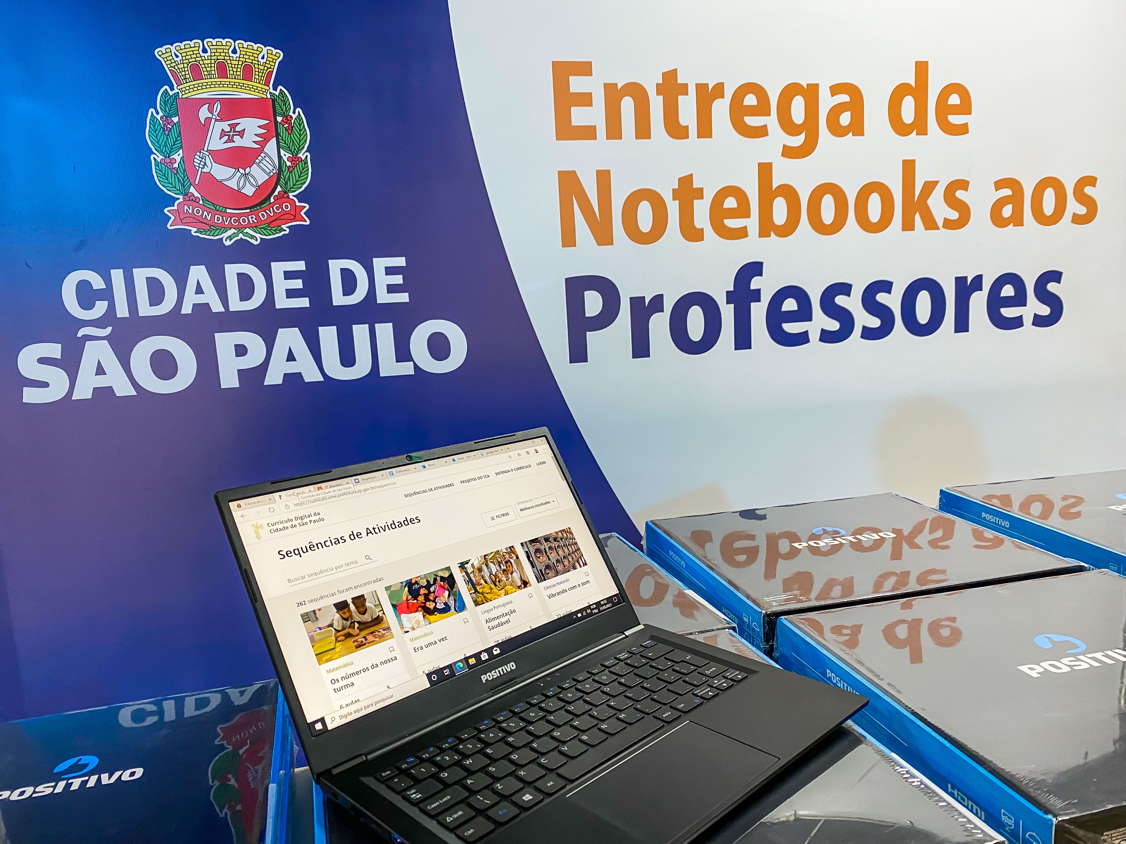 1356080-Entrega de Notebooks aos Professores da Rede Pública Municipal
